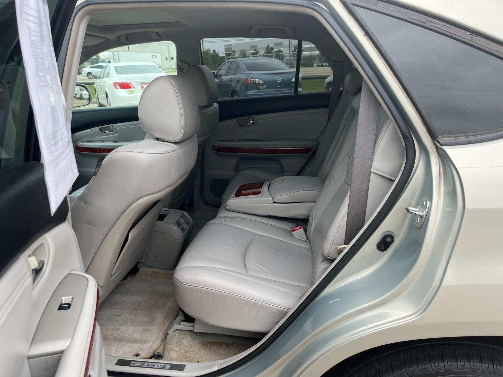 2004 SILVER /TAN Lexus RX 330 2WD (2T2GA31U44C) with an 3.3L V6 DOHC 24V engine, 5-Speed Automatic Overdrive transmission, located at 14700 Tomball Parkway 249, Houston, TX, 77086, (281) 444-2200, 29.928619, -95.504074 - Photo #9